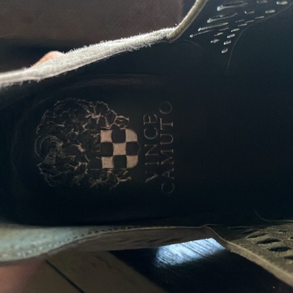 Vince Camuto Grey Suede Laser Cut Heel ankle booties women size 7.5 - Picture 6 of 8